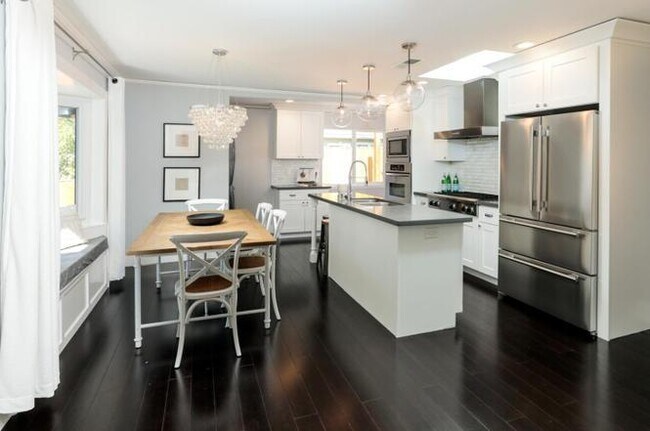 Building Photo - 381 McKendry Dr