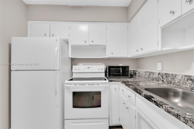 Building Photo - 1015 W Las Olas Blvd