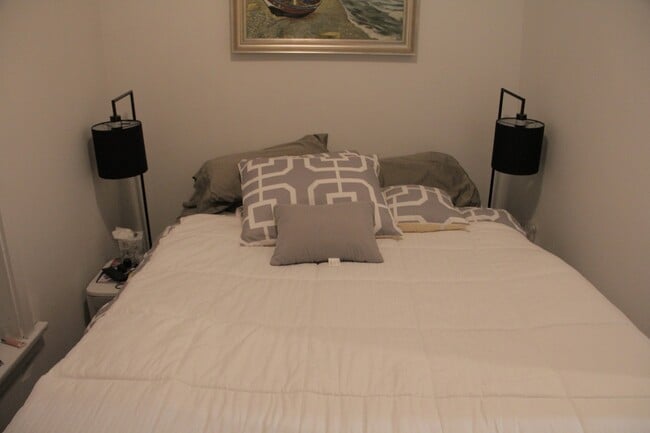 Building Photo - Video Tour- UK Village 2 Bedroom w/Central Heat & A/C. 2 Porches.