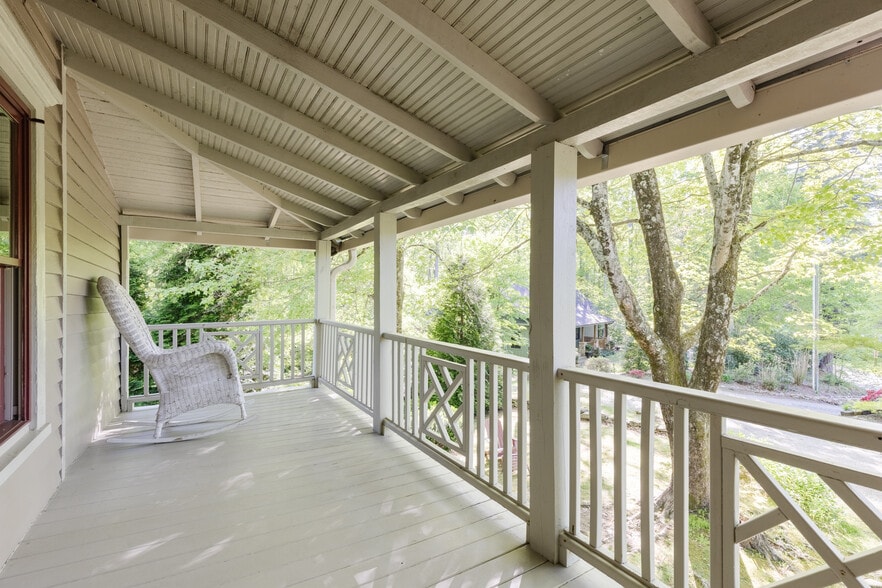 Building Photo - 520 Esseola Dr