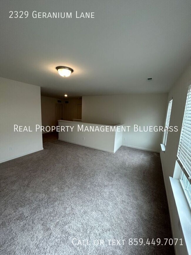 Building Photo - 2329 Geranium Ln