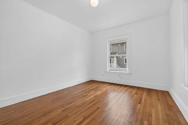 Building Photo - 168 Elliot St