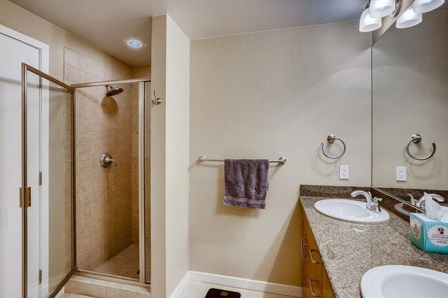 Building Photo - 2BDR Condo w/ AMAZING private patio & amenities!