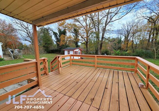 Building Photo - Charming 3/2 Ranch in Statesville with Spa...