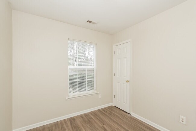 Building Photo - 1820 Charnell Ln