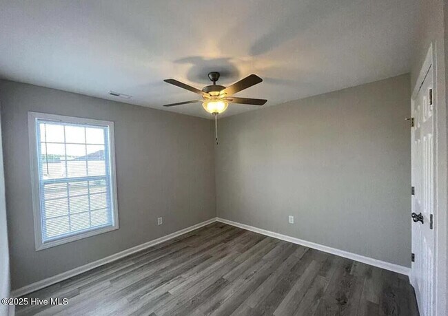 Building Photo - 312 S Pointe Dr