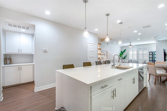Building Photo - 10 Brownstone Way