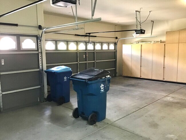 Building Photo - 5 Bdrm, 3 Full bath, clean nice home in Oro Valley-La Canada & Naranja