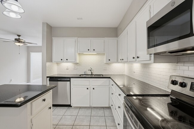 Building Photo - 2 River Creek Way