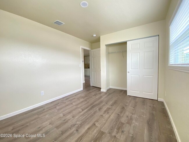 Building Photo - 105 Lagrange Ave