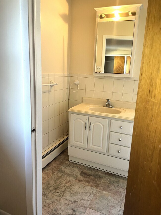 Building Photo - 2027 Reservoir Rd