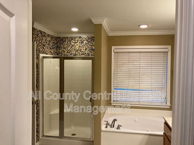 Building Photo - 8038 Mary Alice Way