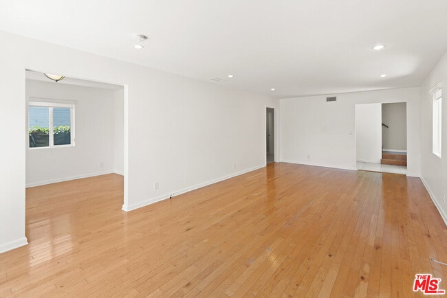 Building Photo - 653 Sunset Ave