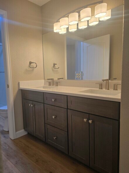 Building Photo - 401 Sand Cliff Ct