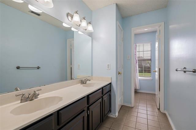 Building Photo - 2221 Bennington Ave