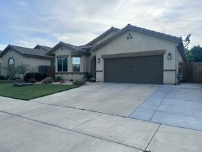 Building Photo - NW Visalia Home Coming Soon!