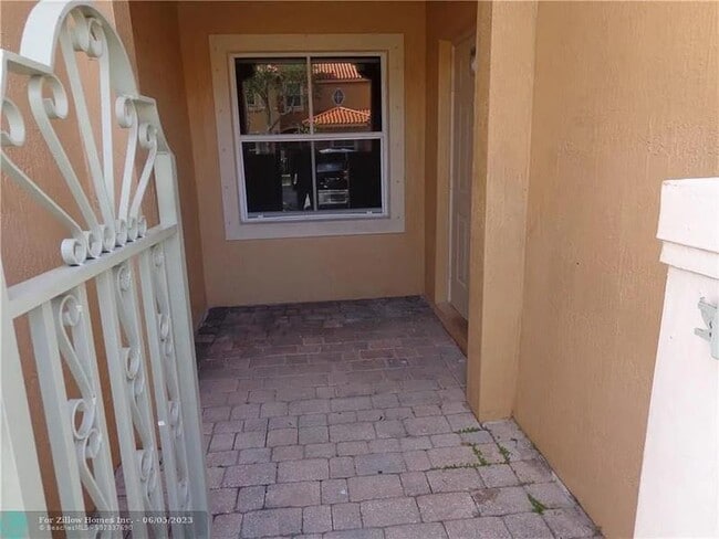Primary Photo - 4933 Tradewinds Ter