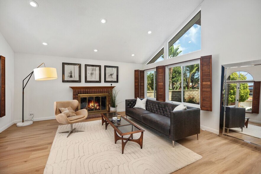 Building Photo - 28142 Ambar