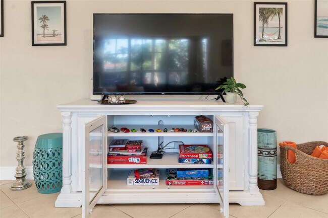 Building Photo - 3221 Seaward Dr