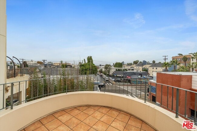 Building Photo - 235 Main St