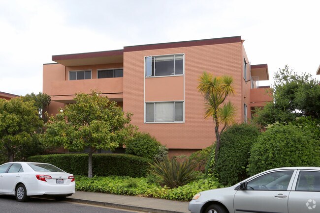 Building Photo - 1919 Garden Dr