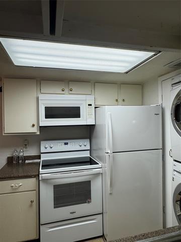 Building Photo - 7152 Fair Oaks Ave