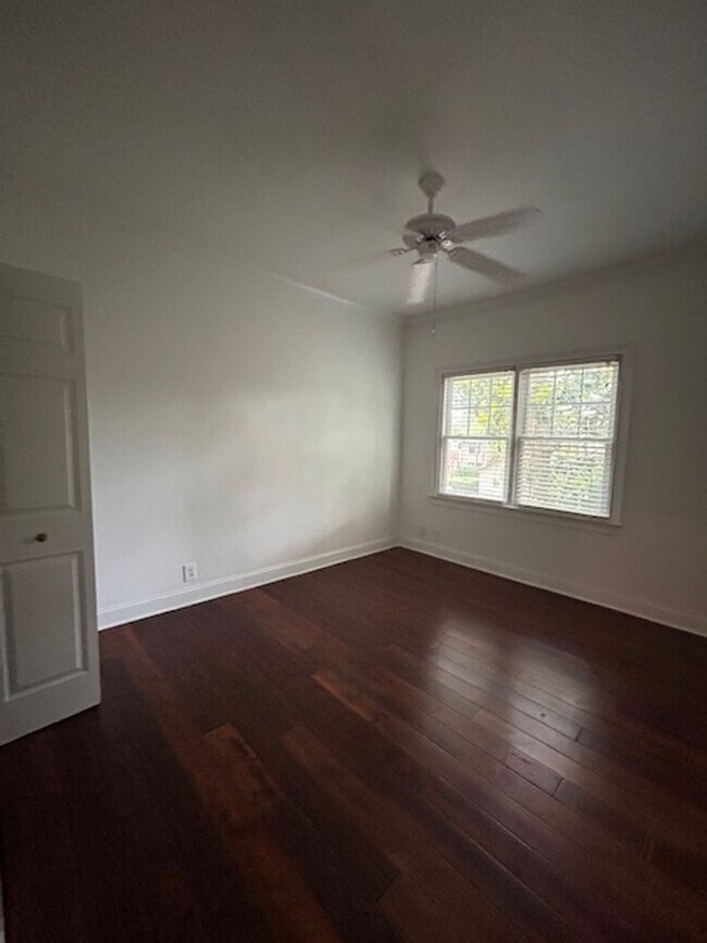 Building Photo - Captains Walk Townhouse-Available to Rent