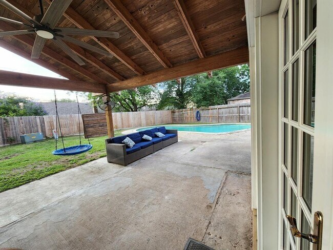 Primary Photo - 17627 Huntersglen Cir