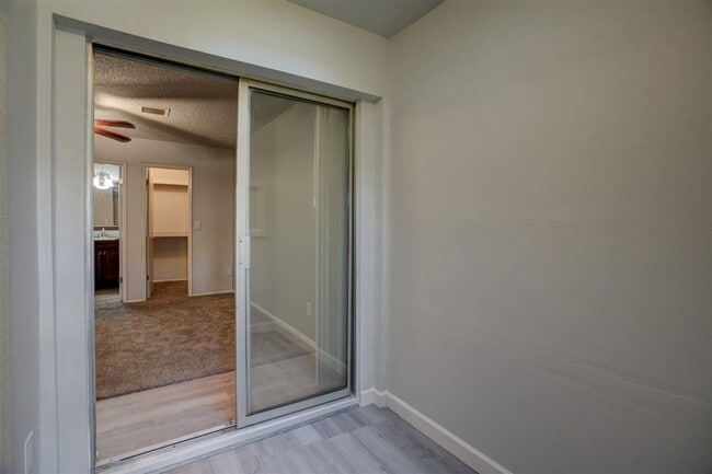 Building Photo - 2 bedroom, 2 bathroom condo for rent in Mo...
