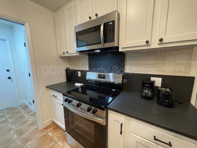 Building Photo - 520 Ortiz Dr NE