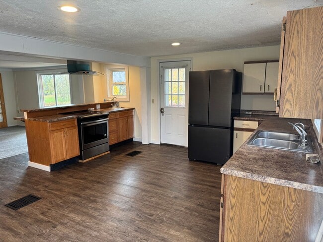 Building Photo - 983 US HWY 11