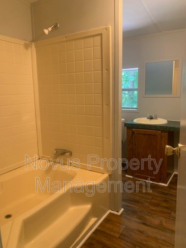Building Photo - 221 Oakleigh Dr