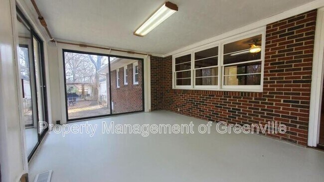 Building Photo - 37 Lisa Dr
