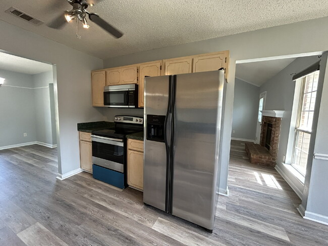 Building Photo - Home For Rent