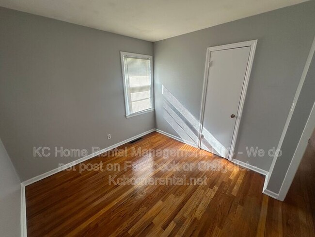 Building Photo - 5216 NE 44th St