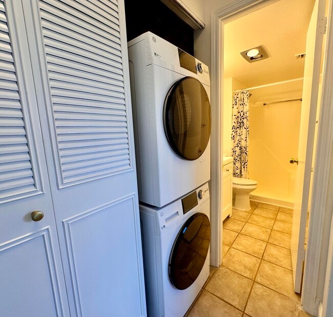 Building Photo - 223 Lake Frances Dr