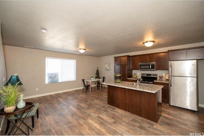 Building Photo - 14431 S Ferndale Way