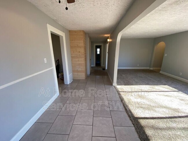 Building Photo - 1471 E Mcgee St