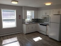 Building Photo - Amazing 2 Bed/1 Bath apartment in the hear...