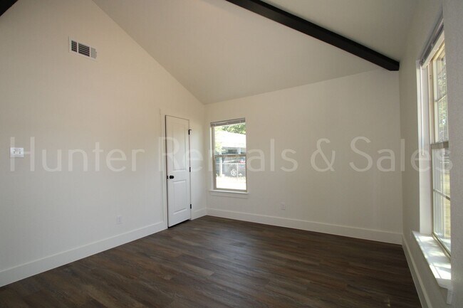 Building Photo - 1811 Elkins Ave