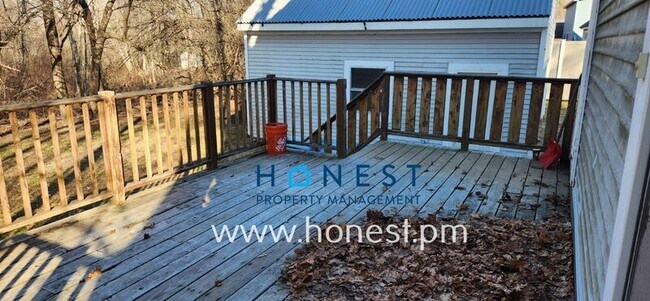 Building Photo - 4 Pierce St