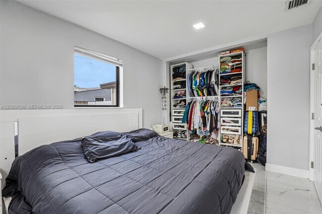 Building Photo - 1421 N 68th Terrace