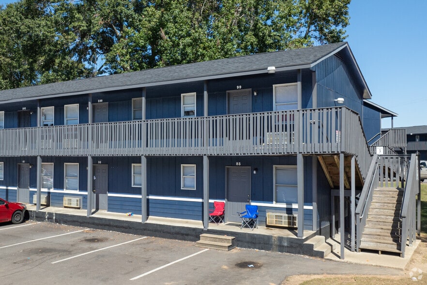 Primary Photo - Spanish Oaks