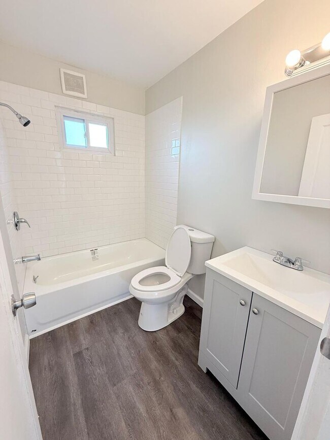 Building Photo - Great 4BR, 1 1/2BA Single Family Home in P...