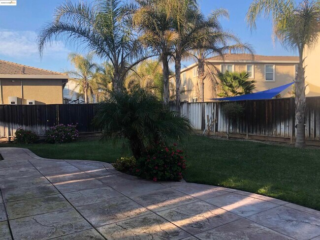 Building Photo - 5666 Arcadia Cir