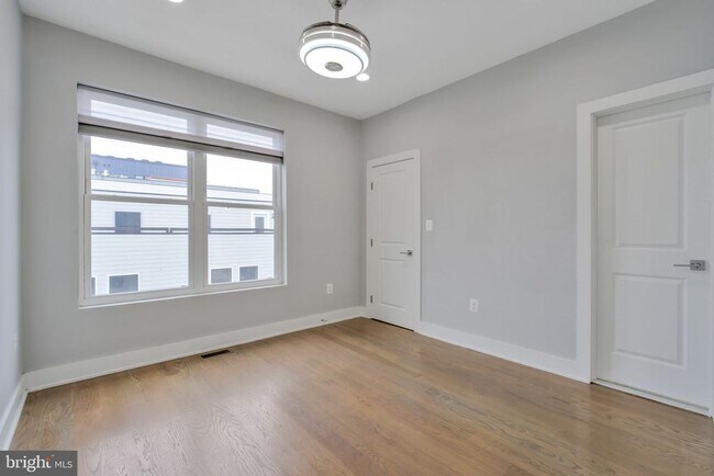 Building Photo - 1632 K St NE