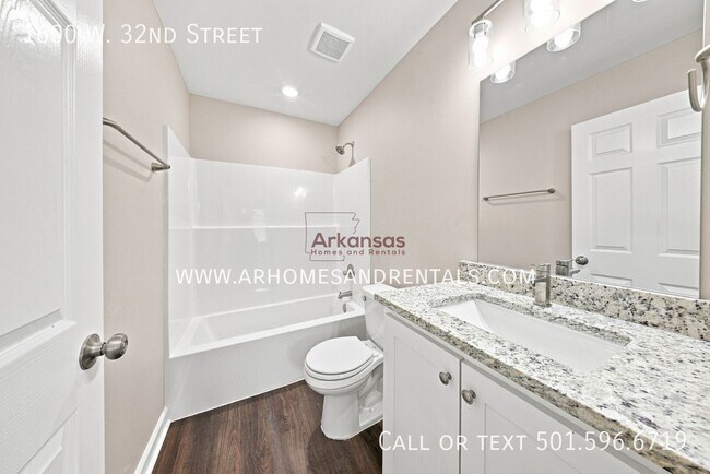 Building Photo - 1600 W 32nd St