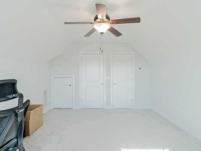 Building Photo - 460 Poplar Rd