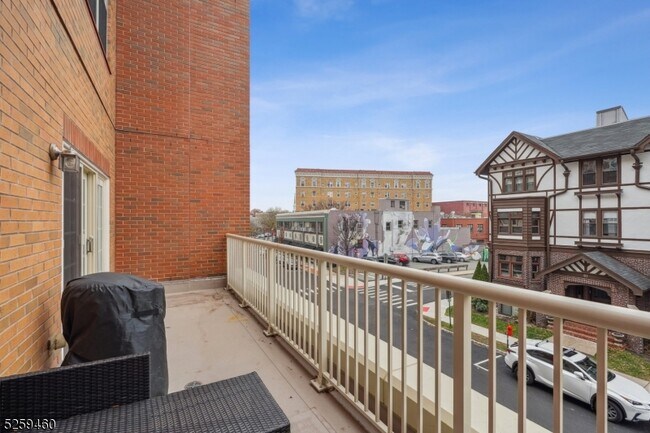 Building Photo - 48 S Park St