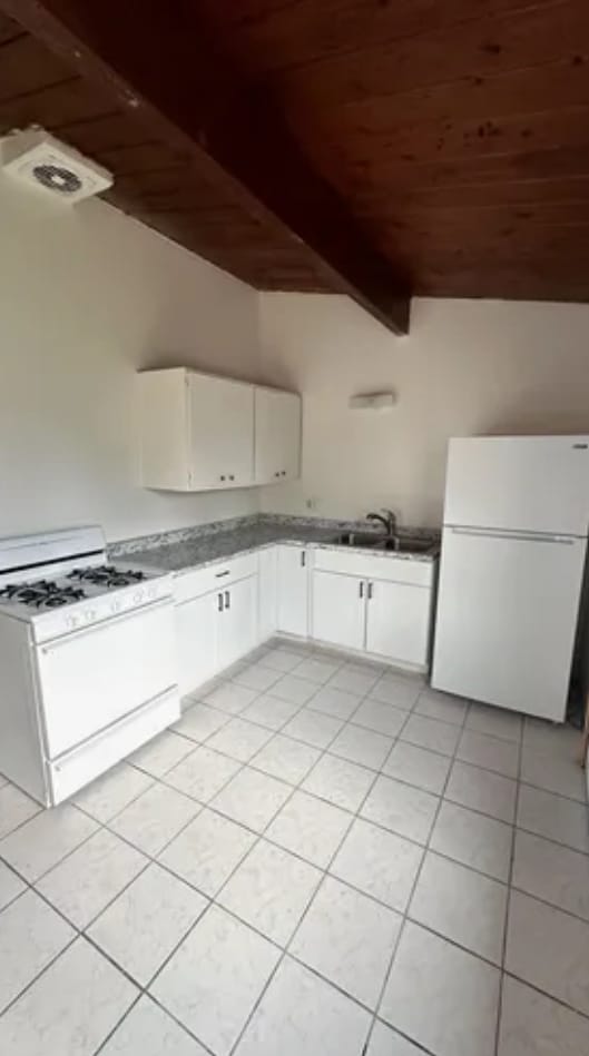 Large kitchen stove/oven/new refrigerator - 4460 Clairemont Mesa Blvd